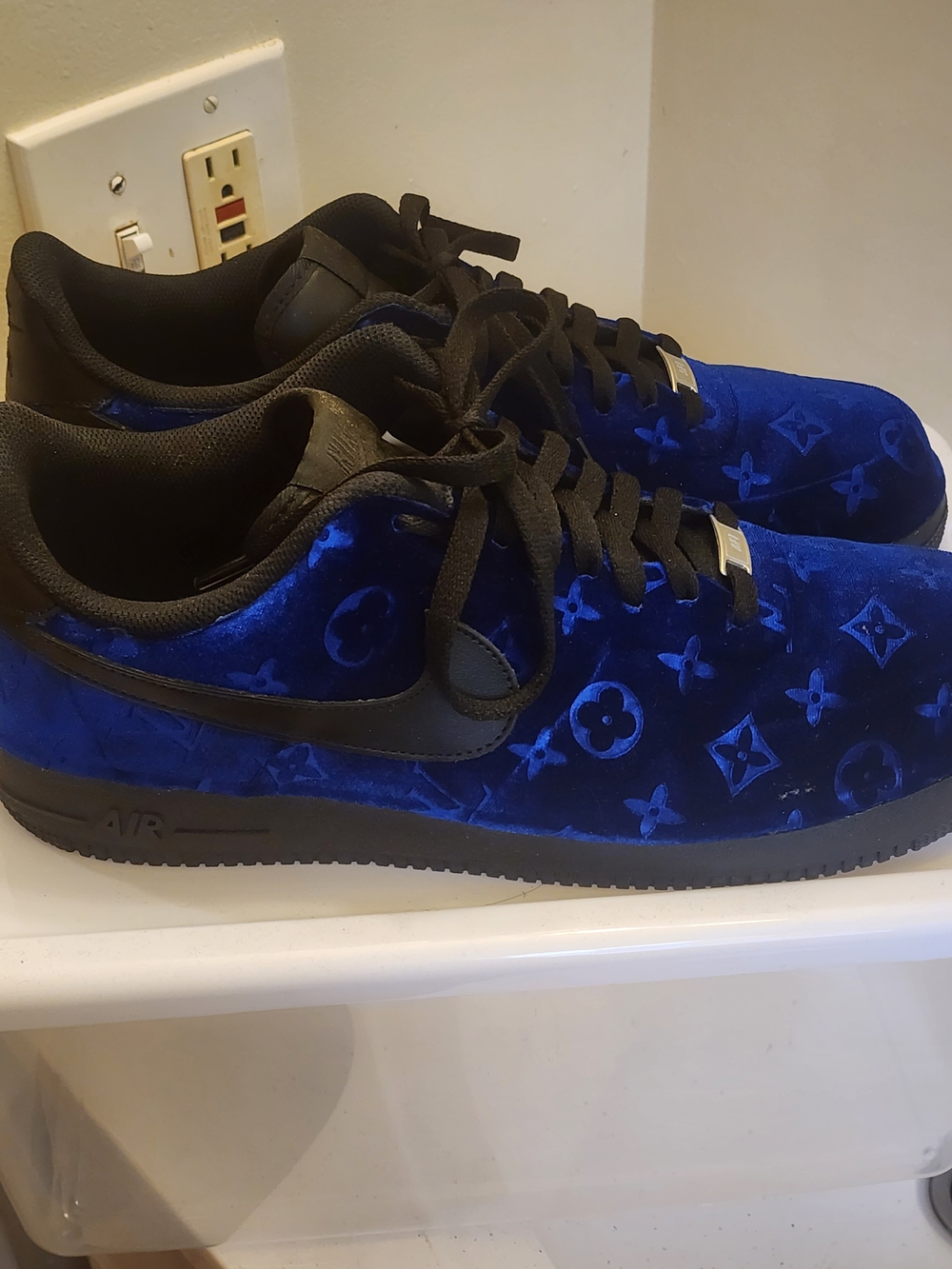 Air Force One's Men’s Velvet Low-Top Sneakers - Royal Blue - Picture 3 of 5